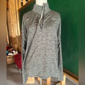 Nike. Women’s. Large. Heather gray.